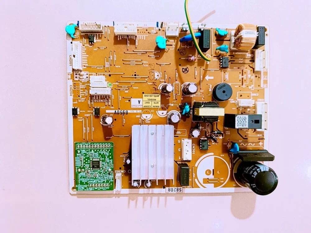 HITACHI REFRIGERATOR/FRIDGE PCB BOARD (Mother BOARD)